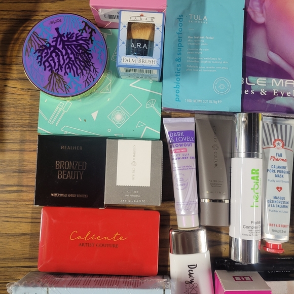 Large beauty bundle - Picture 3 of 6